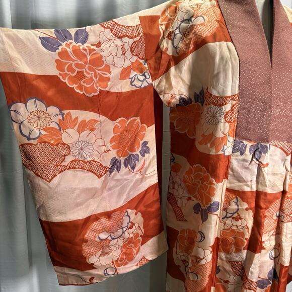 Vintage Japanese Silk Kimono Red Orange Floral Rinzu Pattern Hand Sewn Lined - Picture 2 of 10